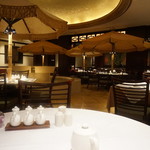 南園 - [内観] 店内 テーブル席 ③