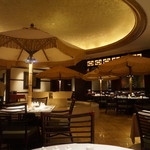 南園 - [内観] 店内 テーブル席 ②