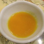 高麗亭 - 南瓜の お粥。米をトロトロに煮込んだ糊に、甘く南瓜の味を付けたようです。