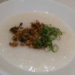 南園 - [料理] 高菜と豚ひき肉入り粥 全景♪