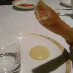 南園 - [料理] 海老と魚すり身入り春巻き 切り口のアップ♪ｗ