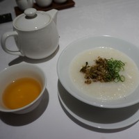 南園 - [料理] ジャスミン茶セット & 高菜と豚ひき肉入り粥 全景♪ｗ