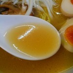 しお貫 - 鶏油塩そばのスープ