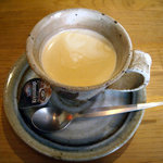 アトリエ・クルール・カフェ - 「オニオンポーク」セットのコーヒー