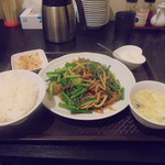 中国料理 王記 - 牛肉とニンニクの芽炒め780円