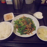 中国料理 王記 - 牛肉とニンニクの芽炒め780円