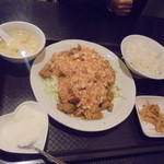 中国料理 王記 - 油淋鶏720円独特の食感でした。好き嫌い分かれるかも