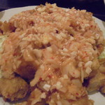 中国料理 王記 - 油淋鶏720円（なんと刻んだ山芋が乗ってます）