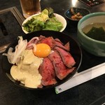 焼肉 叙庵 - 焼き肉屋のローストビーフ丼！