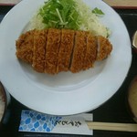 旭屋 - 極厚とんかつ定食(税込み910円)