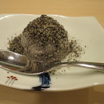 天白 - 黒胡麻アイス　200円