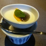 中国菜家 桃花片 - デザート。杏仁豆腐。