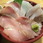 海鮮丼専門店 伊助 - 地魚はハマチ・マダイ・メジナの三種