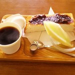 カワハラ - ブレンドコーヒー（370円）、モーニング（小倉トースト）