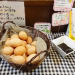 手づくり食堂 ぱんぷきん - 生卵、シソの実塩漬け