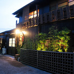 味処　八右衛門 - 路地裏で都会の喧騒からタイムスリップしたような佇まいでお待ちしてます。