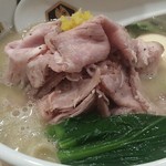 真鯛らーめん 麺魚 - チャーシューのアップ♪