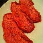 武石 - 脂ノリノリで厚切り柔らかジューシーな特上タン塩