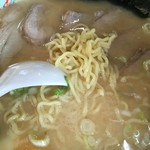 遊麺 - 中細ちぢれ麺のアップ