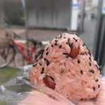Kameya Kashiten Komachiten - 赤飯おむすび