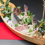 [Reservation required] Luxurious boat platter of fresh fish delivered directly from Noto - 5,000 yen (about 5-6 people)