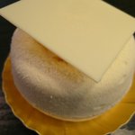 ピエール・エルメ・パリ - Carre Blanc