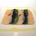 キュイジーヌ[s] ミッシェル・トロワグロ - 三陸の帆立貝　バジルと黒トリュフのフィーヌ・メルバ