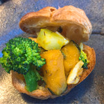 YATSUDOKIYA CAFE - かぼちゃとしめじのサラダシューサル仕立て