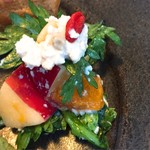 YATSUDOKIYA CAFE - 柿と春菊の白和え、松の実とクコの実入り