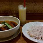 CURRY SHOP エス - タンドリーチキンと野菜のカレー