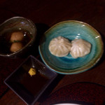 一汁餐菜 - 里芋の揚げ出しと小籠包です