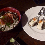 一汁餐菜 - 右の豆腐は三人分です