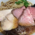 麺ゃ こもん - 通常の「こもんそば」は各チャーシュー1枚づつと卵なし