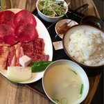長春 - スペシャル焼肉定食 1550円