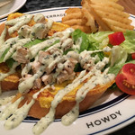 HOWDY - チキンとアボガドバジルマヨネーズフレンチトーストランチ