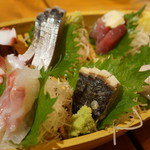 魚猫 - 刺し盛り5種（980円）