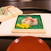 招福樓 本店 - 先付の昆布締めの鯛。