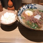 肉温玉うどん、ごはん