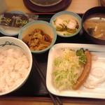 Matsuya - ソーセージエッグ定食牛小鉢 ４００円(税込)(2016年11月17日撮影)