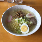 めいぷるサロンしろっぷ - 塩ラーメン400円
            チャーシュー、メンマ、玉子 各50円
            