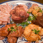 炭火焼肉ホルモンしま田 - 豚ホルモン盛り合わせ