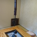 ごきげんさん - 個室に入って囲炉裏を囲み食事ができます。