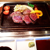 六本木焼肉　Kintan - タレは（左から）、バルサミコ酢、塩とわさび、醤油ダレ