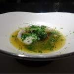 エクアトゥール - 2016/10_クエとフォアグラ ほうれん草と芽ネギを入れたバターソース