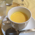 トラットリア アサヒヤ - ランチのミニスープ。この日は人参のポタージュ