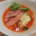 トマト麺750円+チーズ・ベーコントッピング
          