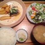 日替わりランチ　￥８５０
          お魚はさわら　