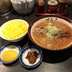 すみれ - ラー博は俺の社員食堂。  平日限定、味噌ラーメソラソチ！  今日は鬼飯を選択。寒い日はアシアシの味噌ラーメソがイイね！