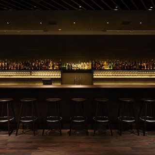 [We also host parties at the largest bar in Tokyo]