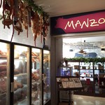 肉バル MANZO - エレベータで3階に降りるとそこは肉バル